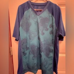 💙Men’s Athletic World Size Large multi blue athletic top.